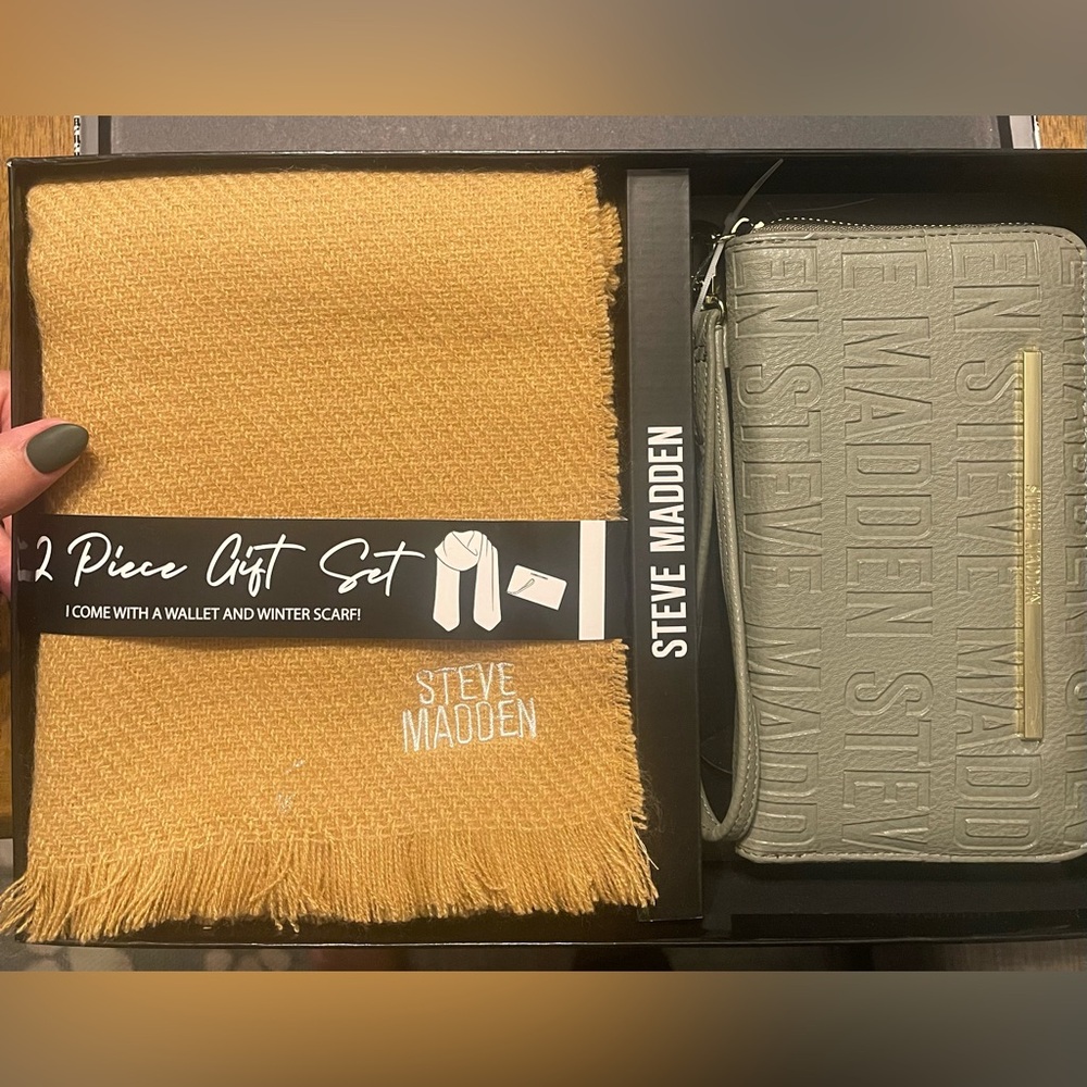 Steve Madden Mustard Scarf and Grey green Wallet Set NIB